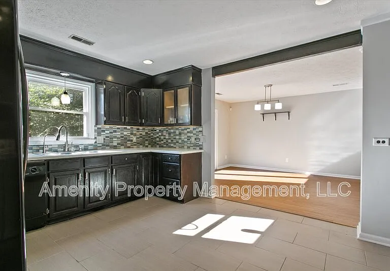 36 Old Fox Hill Rd — Photo 9