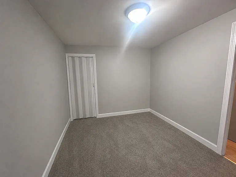71 1/2 73 Walnut St #101 — Photo 14
