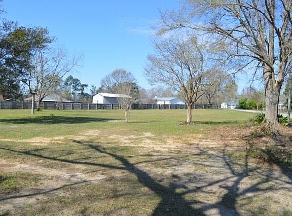 3rd image of 4697 Pine Circle Dr