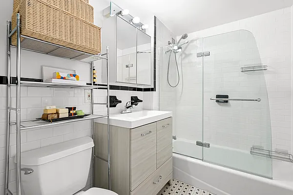 Rented by Compass | media 7