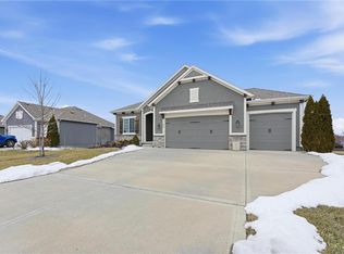 109 SE Riley St, Blue Springs, MO 64064