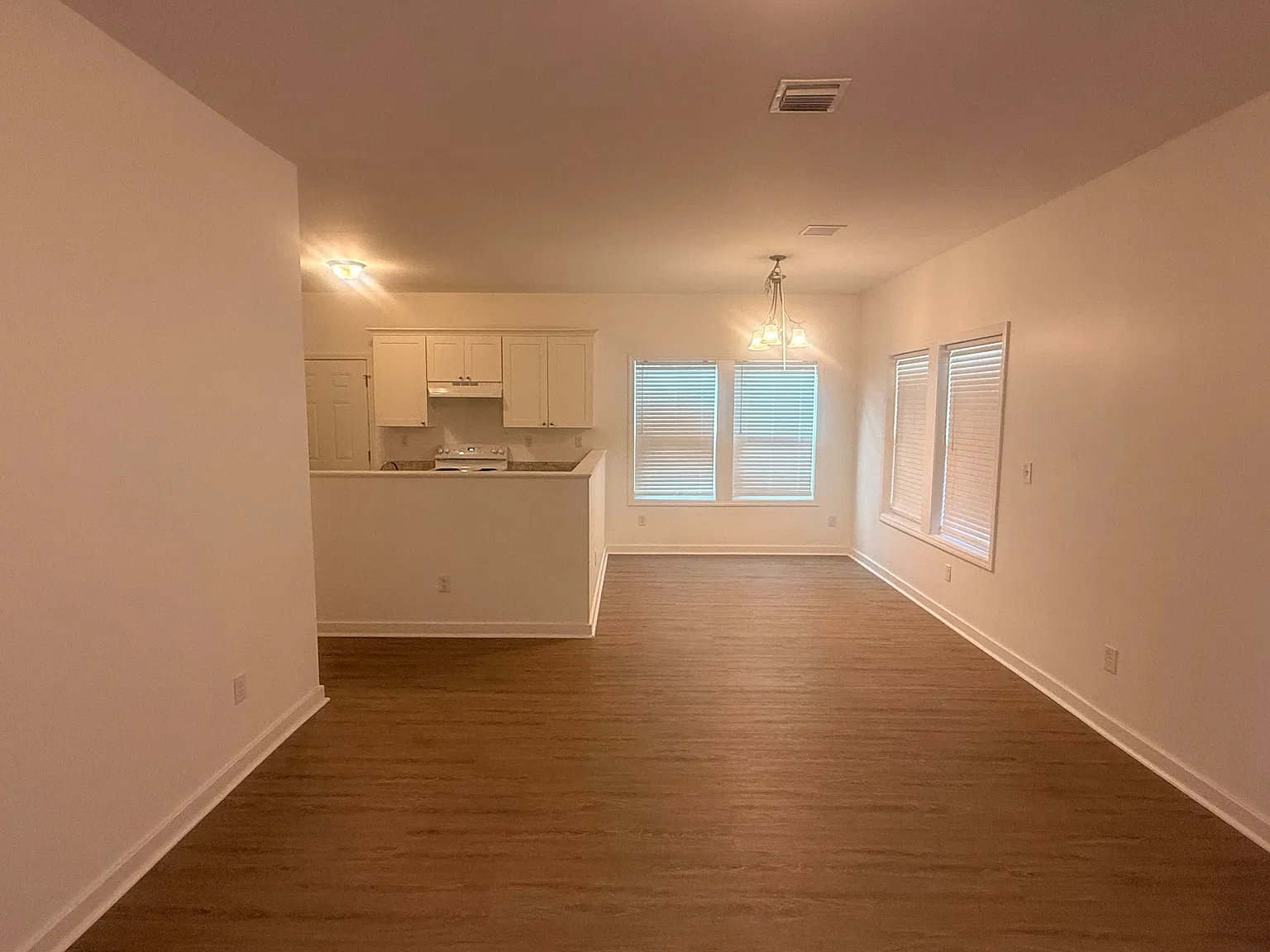 3 bed, 1120 sqft, $1,450 — Photo 2