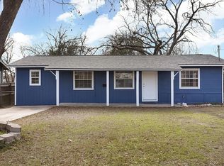 457 W Merriweather St, New Braunfels, TX 78130
