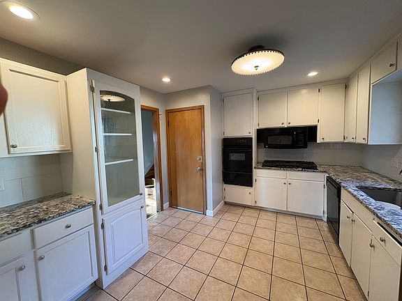 3rd image of 5027 N Woodland Ave