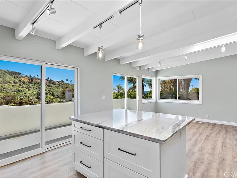 1435 Bluebird Canyon Dr — Photo 5