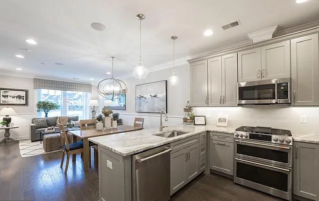 248 Charles Ellis Dr — Photo 3