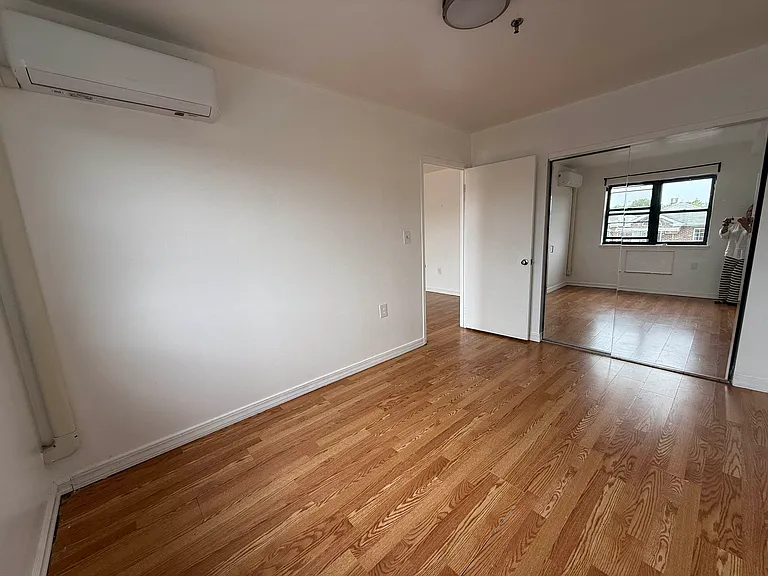 34-50 10th St #3 — Photo 6