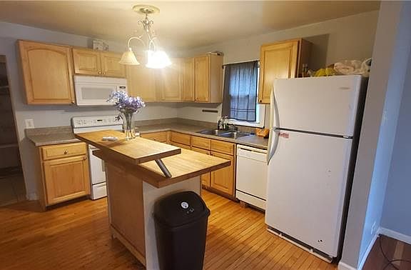5th image of 320 Cline St