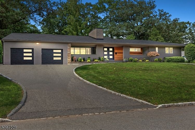 1st image of 229 Crest Wood Dr