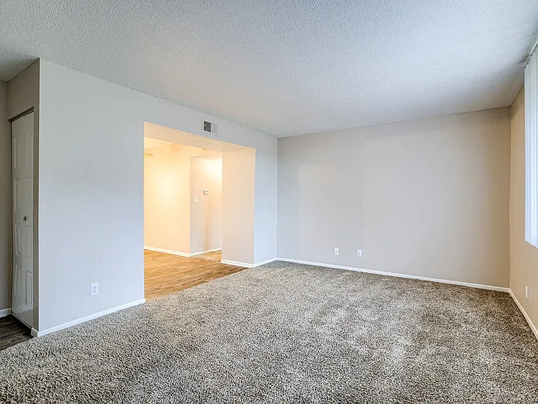 One Bedroom A (Renovated) - 1 Bed / 1 Bath - 720 Sq.Ft.