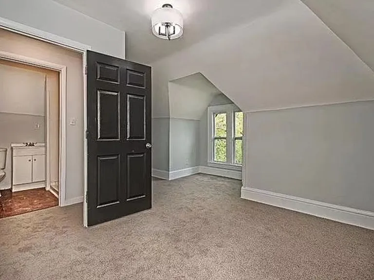 923 Adelaide St — Photo 28