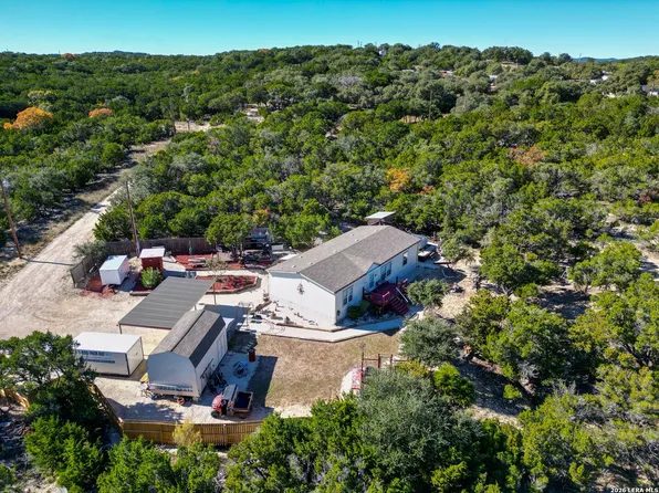 889 E 24th, Lakehills, TX 78063