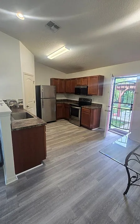1832 SW Cameo Blvd