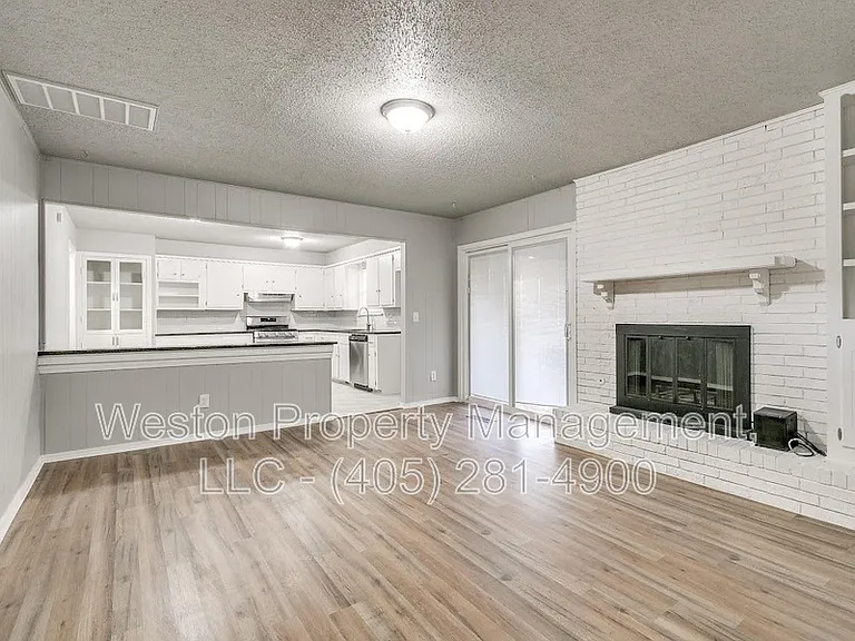 1011 Crown Dr — Photo 14
