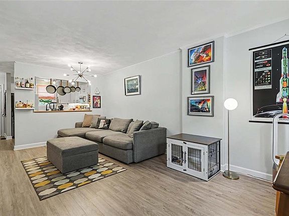5th image of 70 Oak St APT B