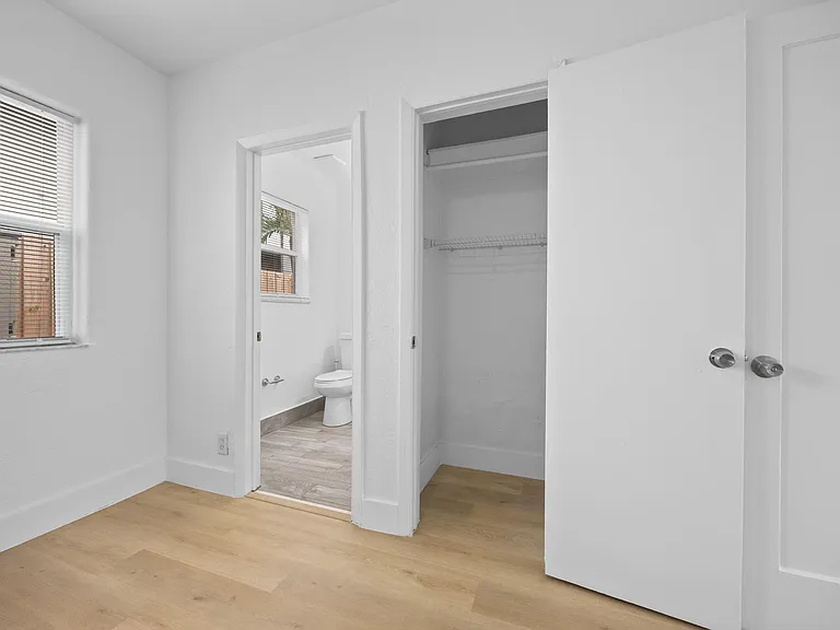412 SE 16th St #3 — Photo 7