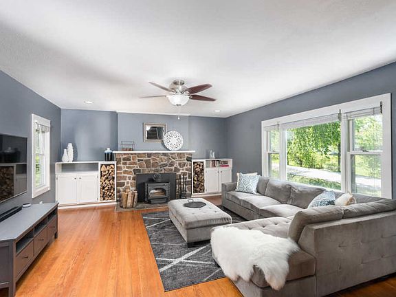 3rd image of 1710 W Dorothy Pl