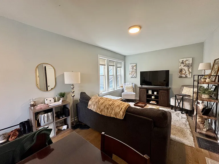 2022 W Division St #2B — Photo 3