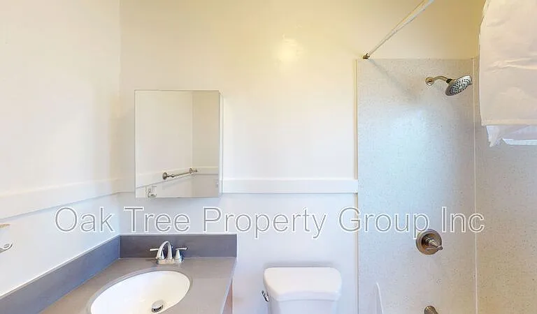 535 41st St #17 — Photo 8