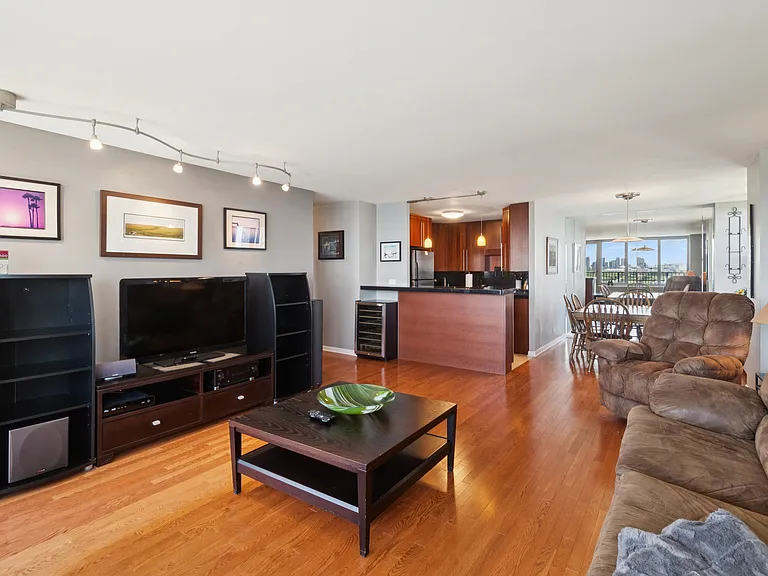 400 E Randolph St #1809 — Photo 5