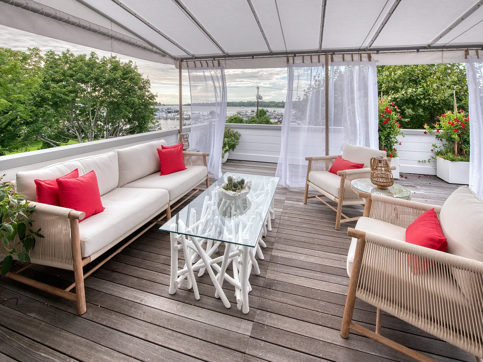 Waterfront Village Penthouse Townhome with 2 Large Decks — Photo 3