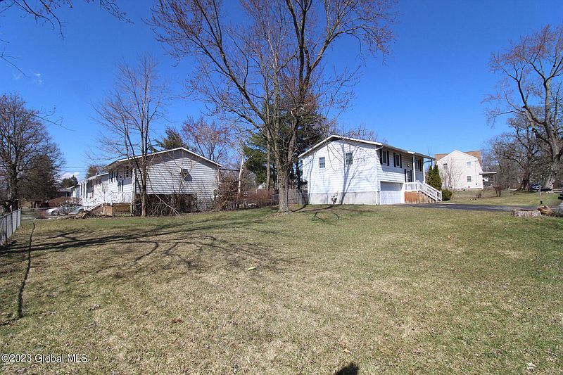 3rd image of 5 Parkland Avenue