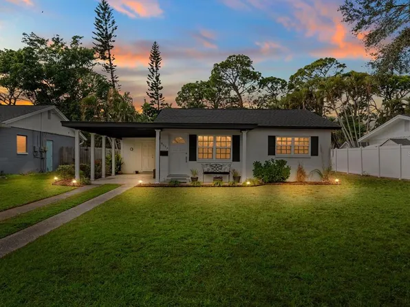 9032 Bay St NE, Saint Petersburg, FL 33702