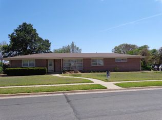 200 Circle Dr, Hays, KS 67601