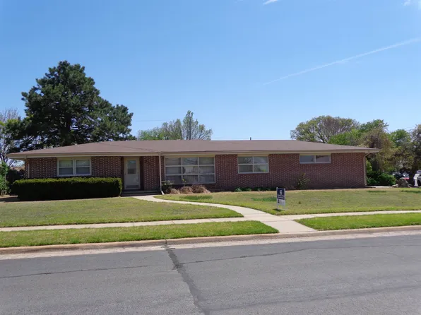 200 Circle Dr, Hays, KS 67601