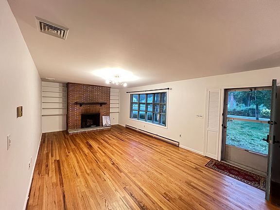3rd image of 531 Ryders Ln