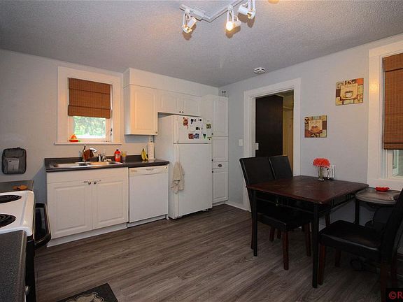 5th image of 822 N Broadway St