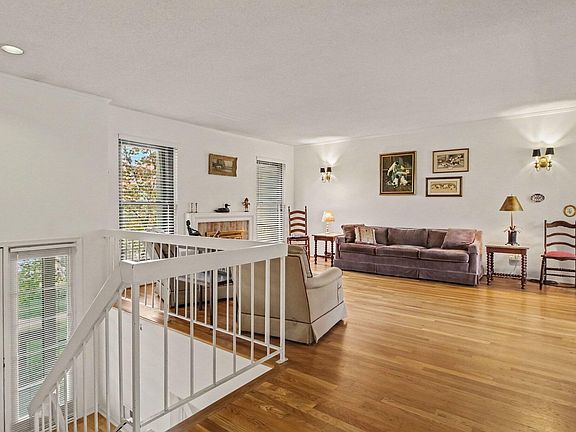 4th image of 2206 Rivenoak Ct