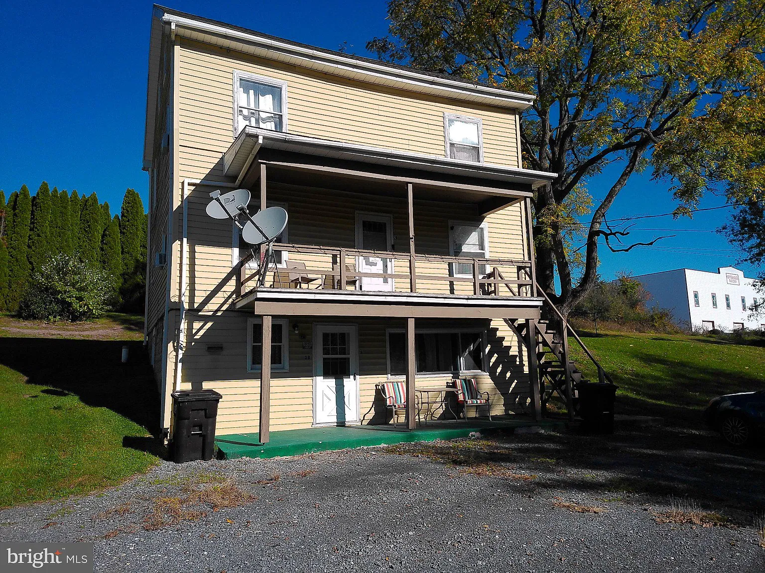2 bed, 1.0 bath, 729 sqft, $900 — Photo 2