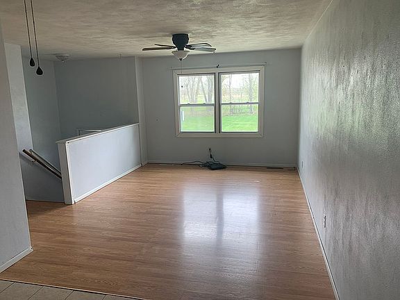 3rd image of 211 Lily Ave