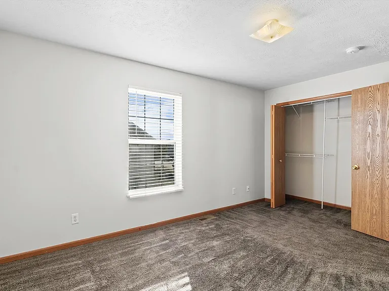 129 Crossing Dr — Photo 11