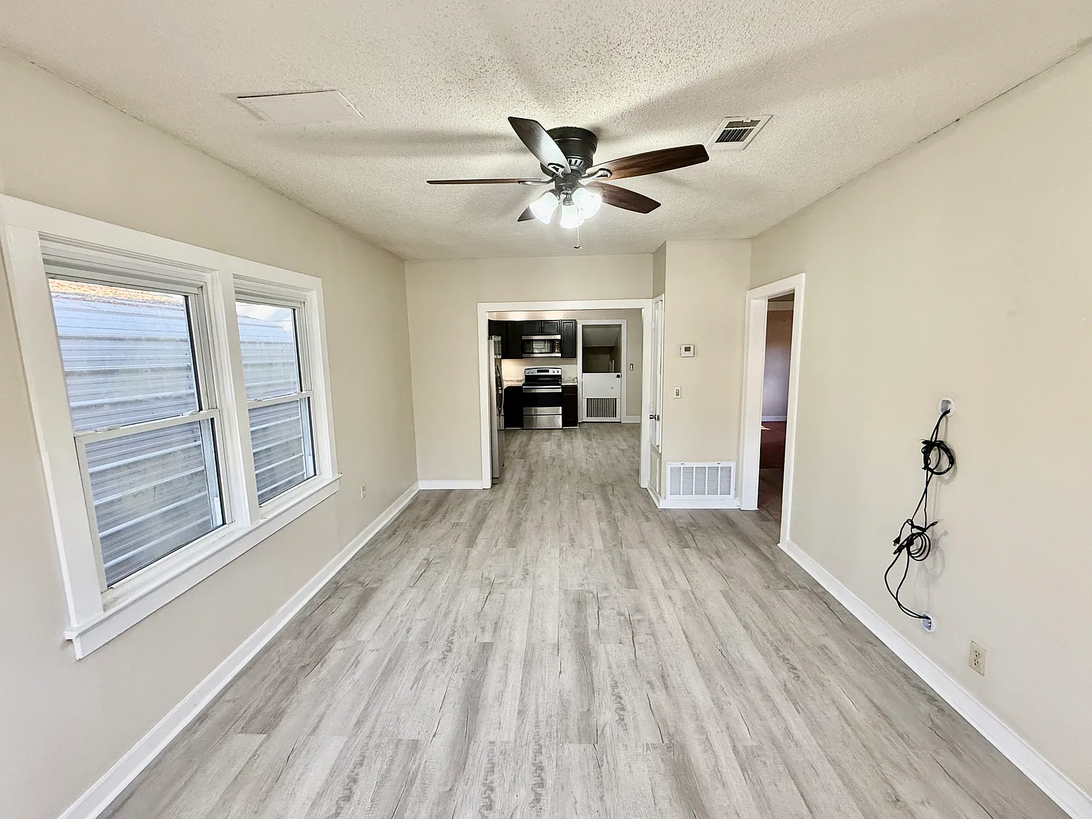 4 bed, 2457 sqft, $1,400 — Photo 4