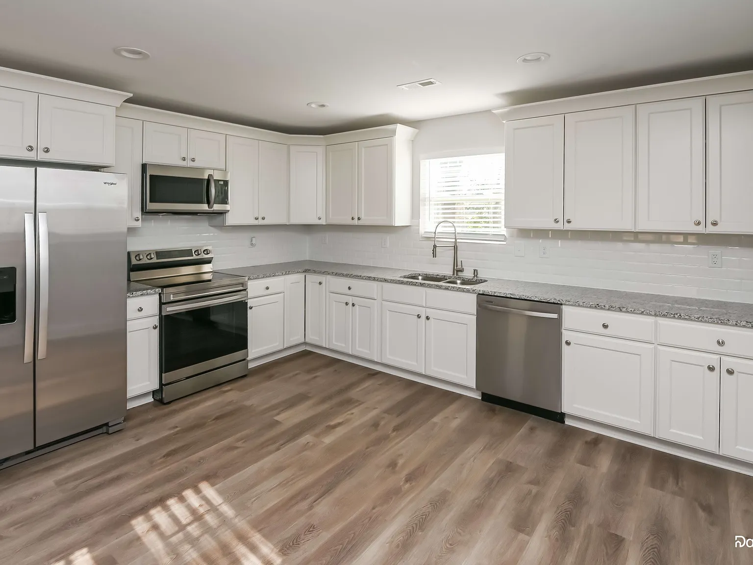 3 bed, 2.0 bath, 1246 sqft, $1,770 — Photo 3