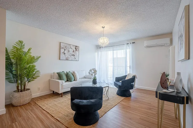 1 bed, 1.0 bath, 642 sqft, $2,100 — Photo 2