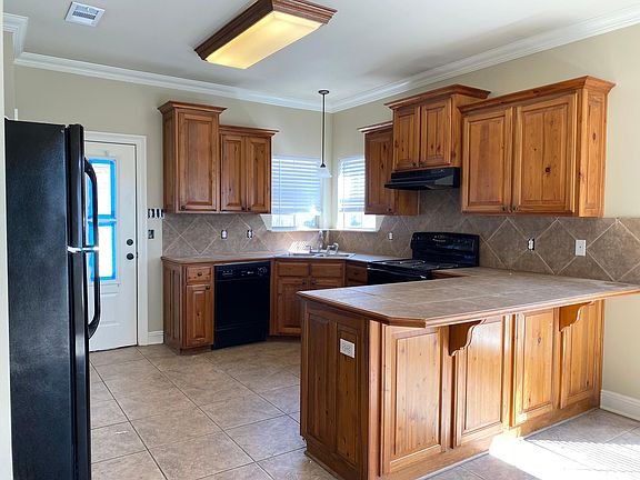 3rd image of 40416 Fox Run Dr