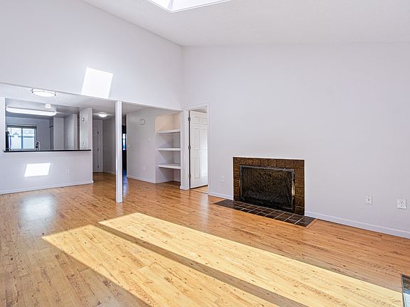 4th image of 708 126th Ave NE