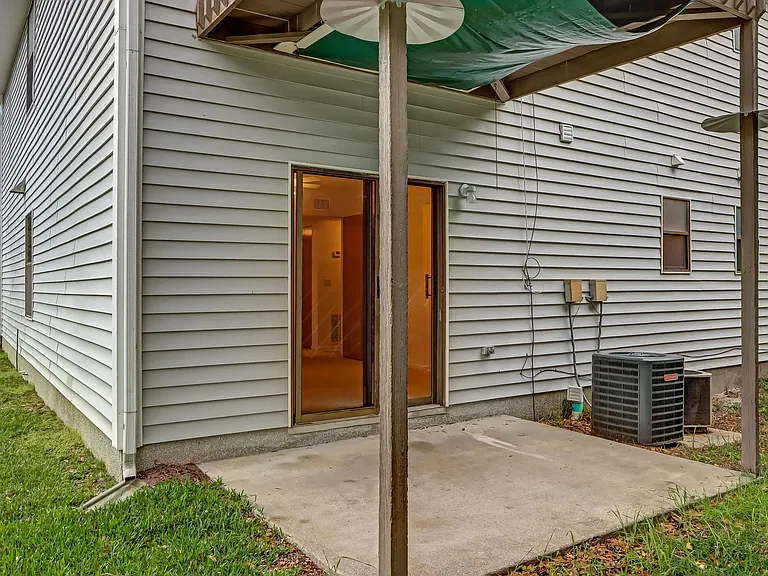 702 Meadowbrook Dr #11 — Photo 13