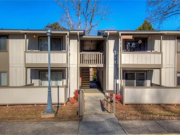 2250 Sunderland Rd APT 27B, Winston Salem, NC 27103