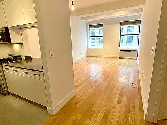 4th image of 99 John St APT 2207