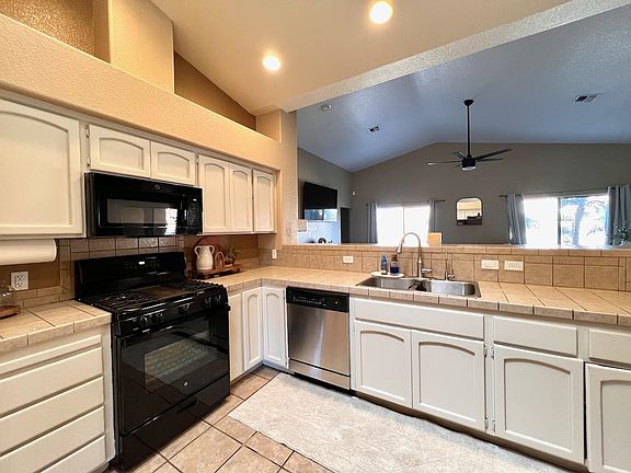 3rd image of 8330 E Topeka Pl