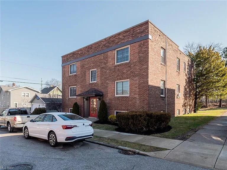 1351 Clarence Ave #3 — Photo 10