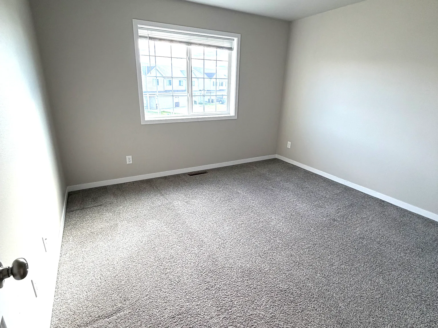 3 bed, 1800 sqft, $2,150 — Photo 4