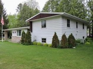108 E South St, Weyauwega, WI 54983