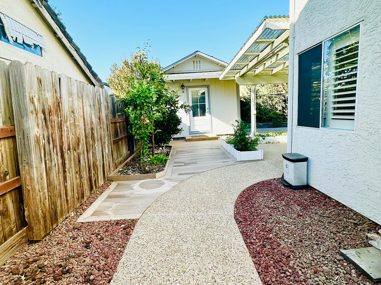 4 bed, 2338 sqft, $3,500 — Photo 3