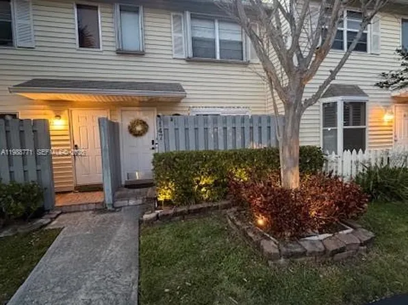 147 SW 3rd St, Pompano Beach, FL 33060