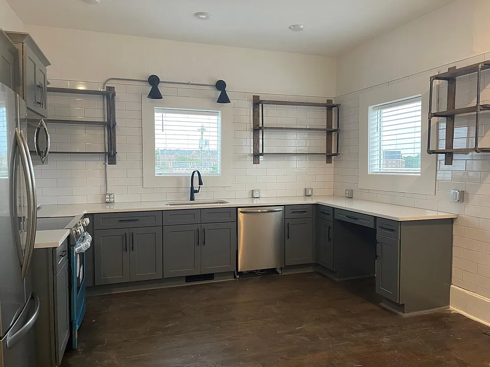 305 Main St #1